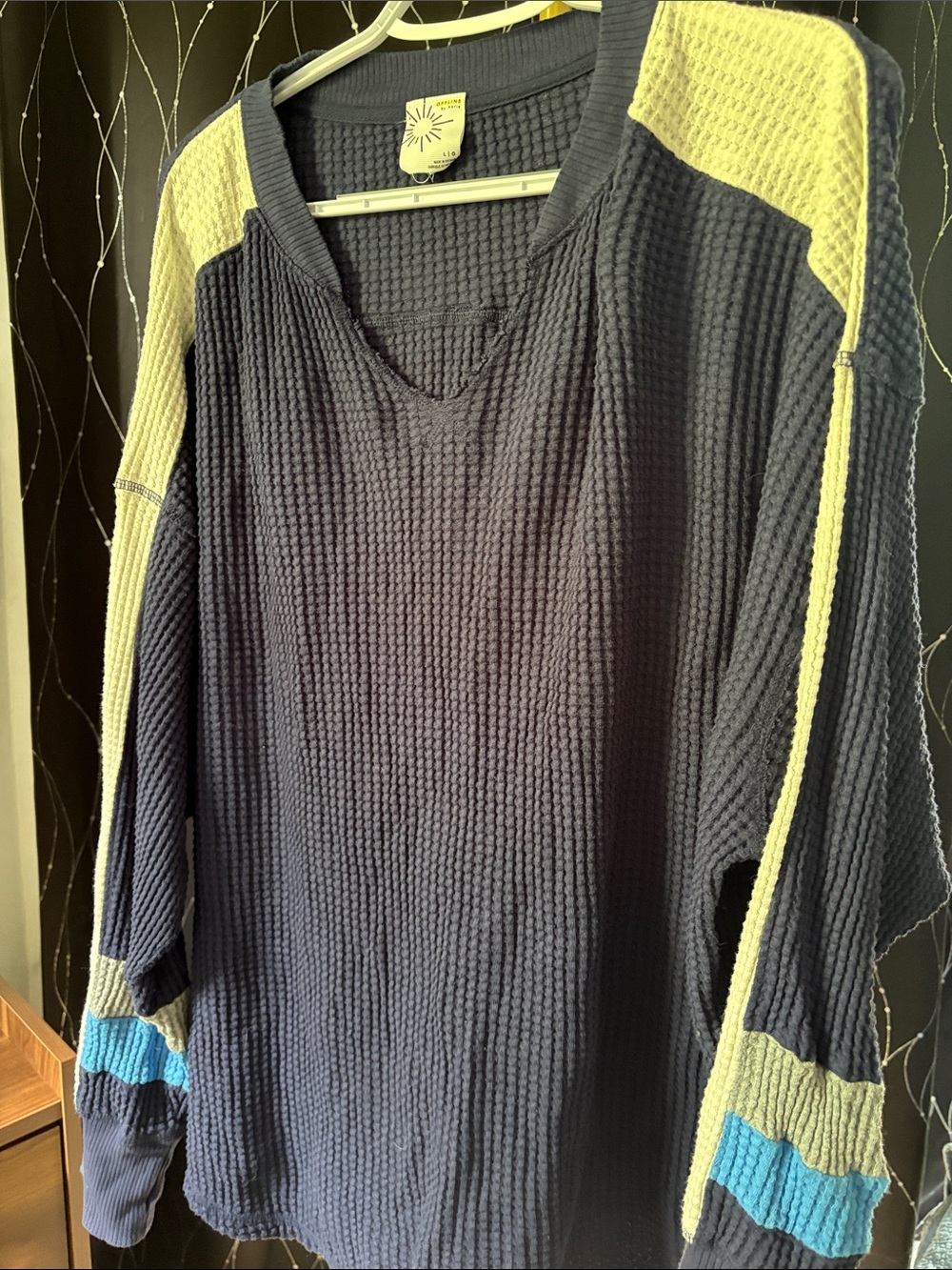 Large VGUC Aerie Navy notch neck Waffle-Knit Pullover with color block Accents